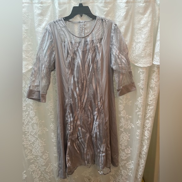 Modlily 3/4 Sleeve Light Grey Lace Panel Dress, size Large - Picture 12 of 12